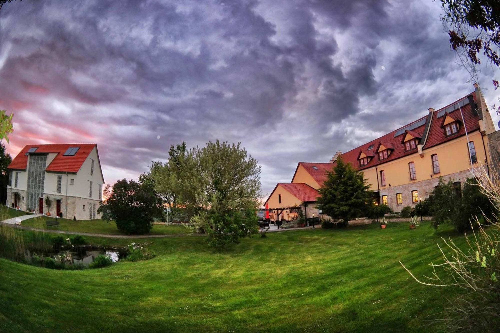 Hotel Und Restaurant Rittergut Kreipitzsch Naumburg  Ngoại thất bức ảnh